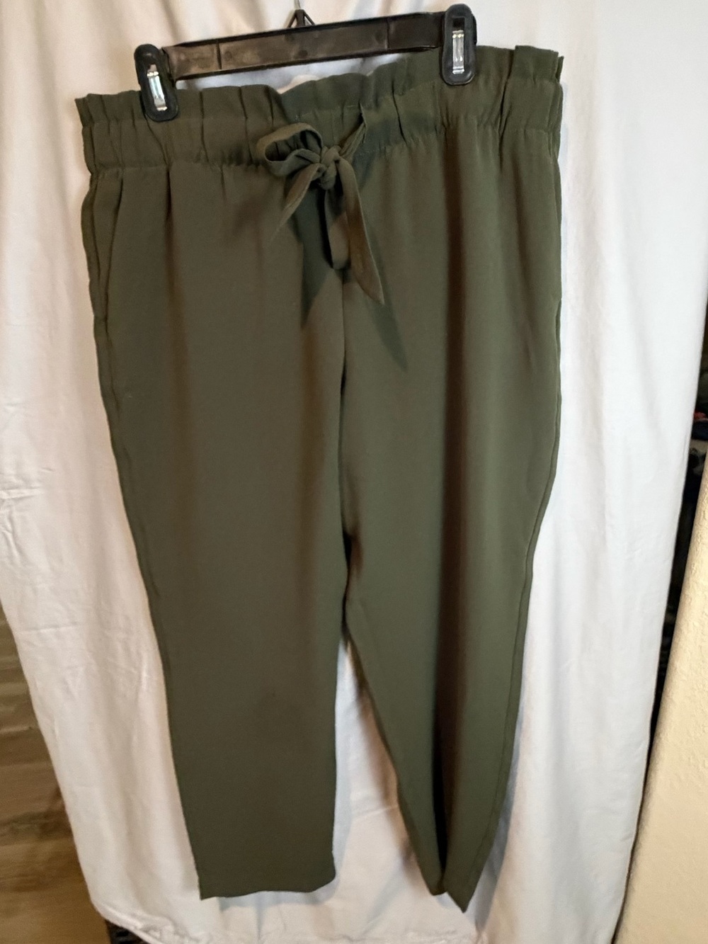 LOFT Women’s X-Large Olive Green Paperbag Waist Tie Ankle Pants Pull On